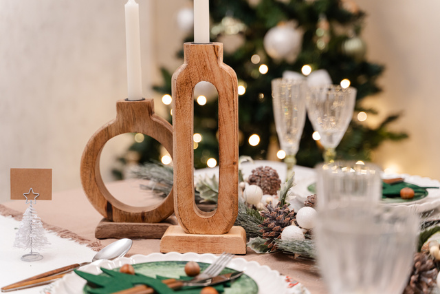 Suport pentru carte de vizita, in forma de brad