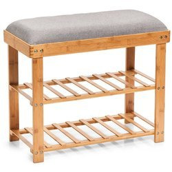 Un dulap de pantofi din bambus, un scaun cu rafturi, un taburet de hol din lemn.