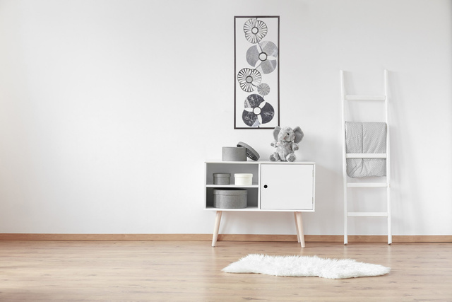 Tablou metalic cu model de flori, un decor modern de perete realizat cu tehnica metalurgiei