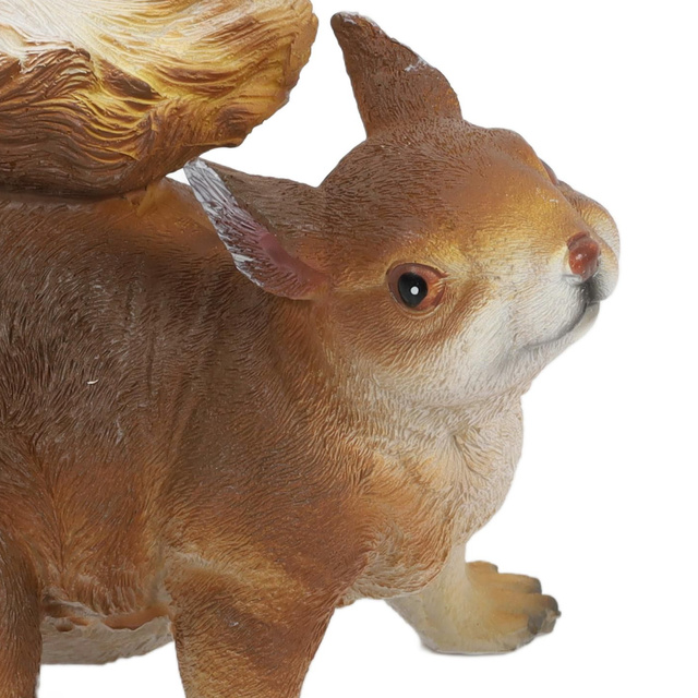 Figurină de grădină a unei veverițe