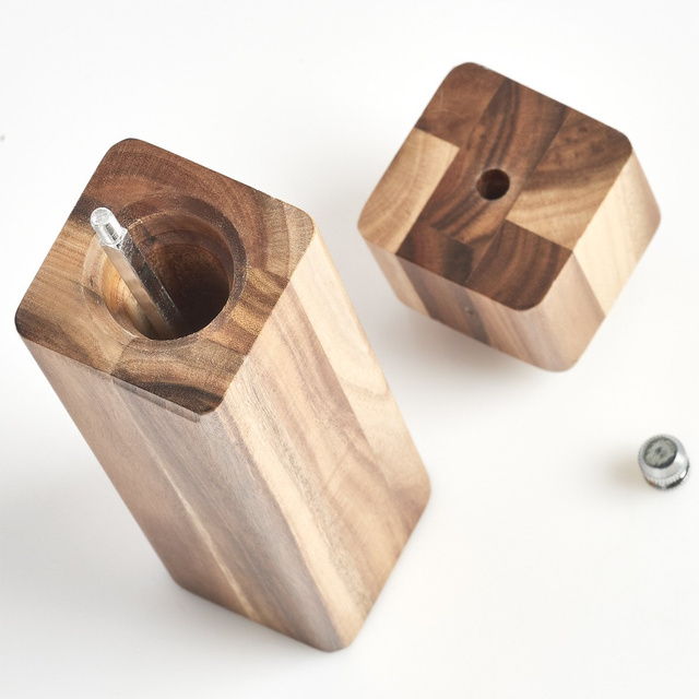 Rasnita manuala de sare si piper, 21 x 5 cm, lemn de salcam, ZELLER