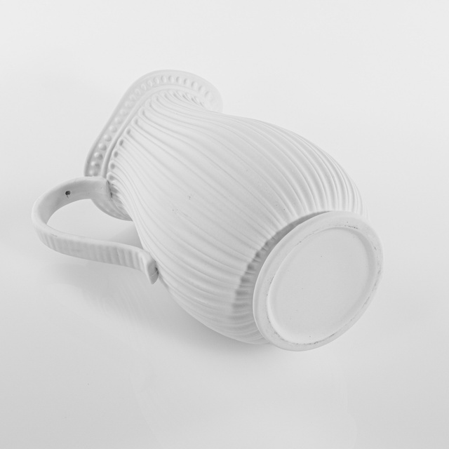 Vaza decorativa din portelan cu maner, inaltime 24,3 cm