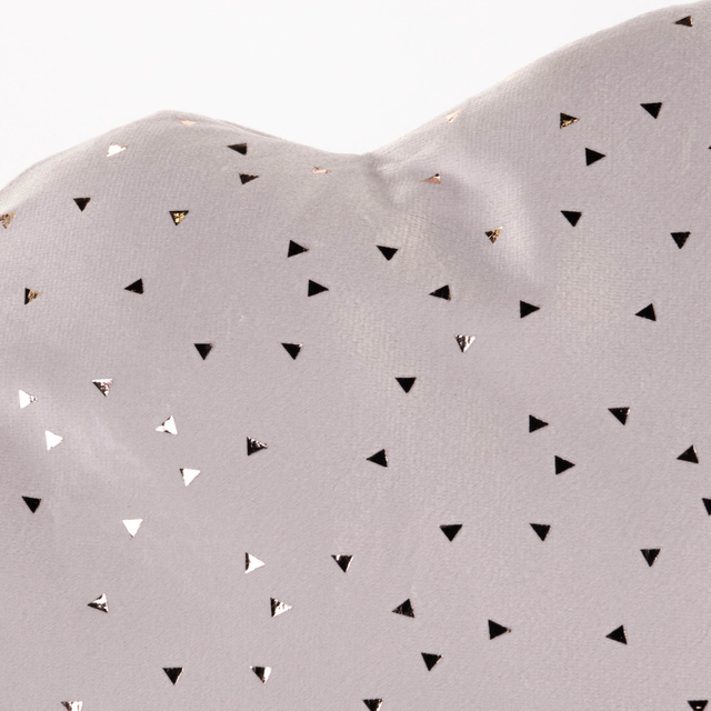 Perna decorativa din catifea cu model metalic