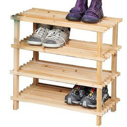 Un raft de încălțăminte de bun gust din lemn de pin