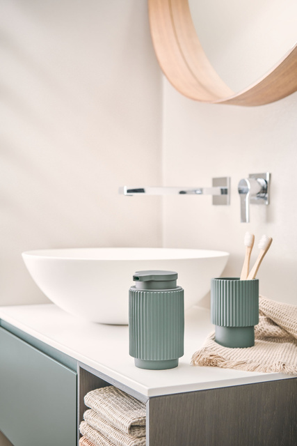 Pahar pentru periute din polirasina cu striatii STRIPES, Ø 8 cm