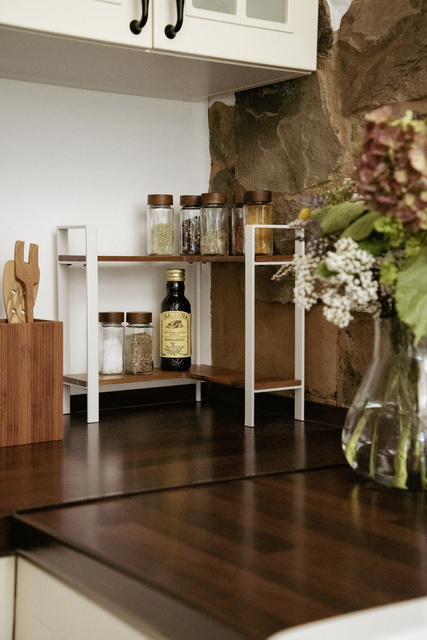 Coltar, raft bucatarie pe doua nivele pentru blat LOUISA, lemn de salcam