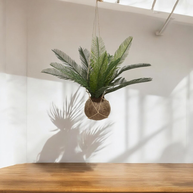 Palmă artificială într-un ghiveci de nucă de cocos, agățat, înălțime de 50 cm