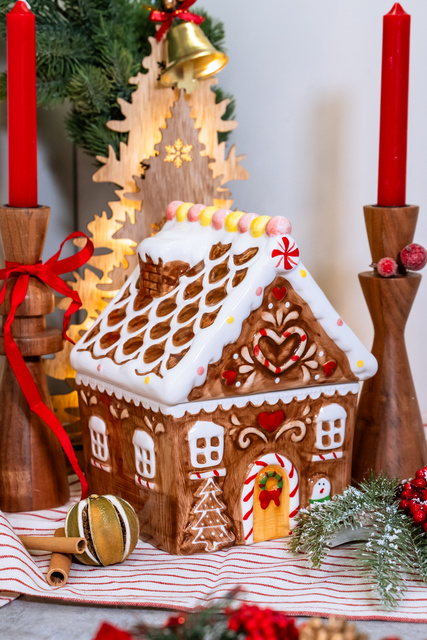 Casa de turta dulce din ceramica