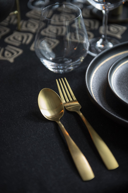 Set tacâmuri din aur, pentru 4 persoane