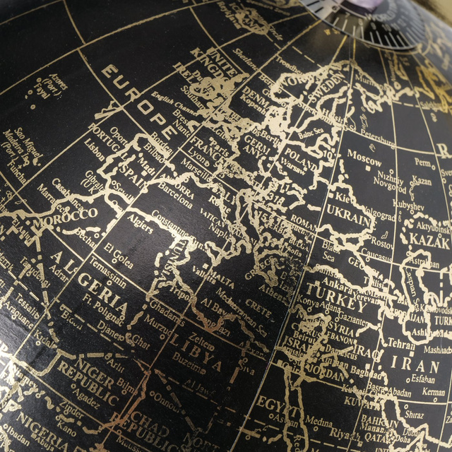 Obiect decorativ Glob, Glob, cu suport, H 31 cm, Hârtie, Fier vopsit cu pulbere, Polirășină amestec de materiale color-mix