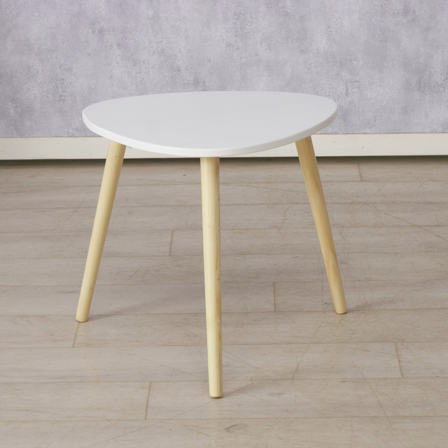 Masuta de cafea din lemn VISBY cu 3 picioare, 45 x 48 cm