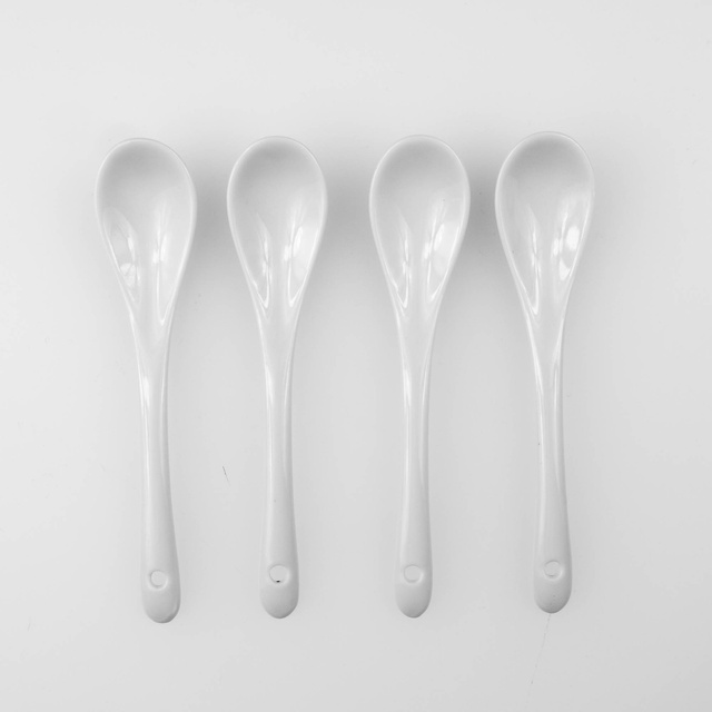 Set suporturi pentru oua cu lingurite