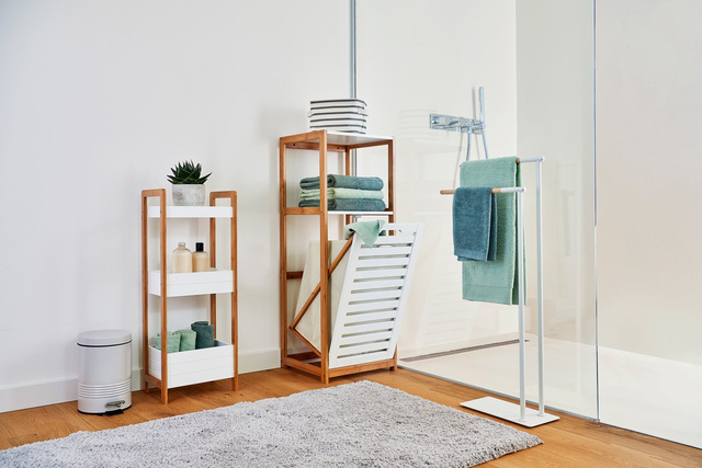 Raft din fibra de bambus, trei niveluri, o piesa de mobilier cu recipiente.