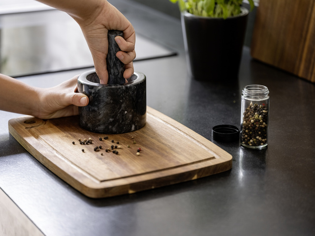 Mojar realizat din marmura naturala