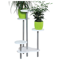 Un suport pentru flori, cu patru rafturi, potrivit pentru orice cameră