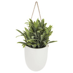 Flori artificiale într-un ghiveci suspendat