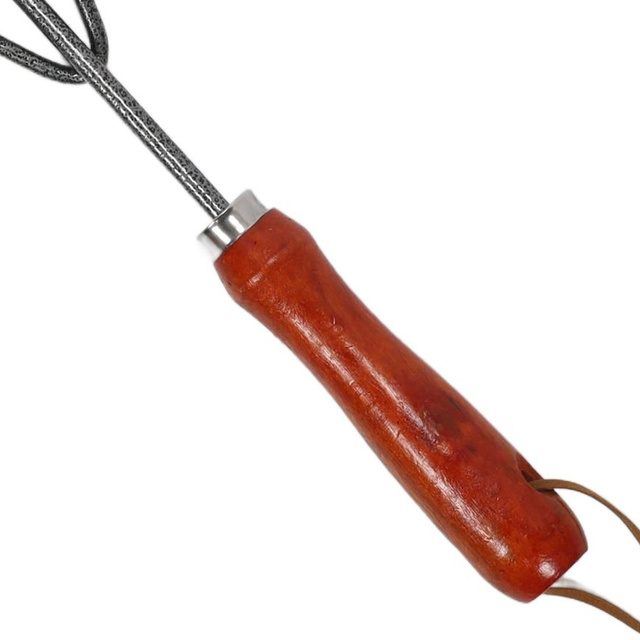 Grebla cu mâner de lemn