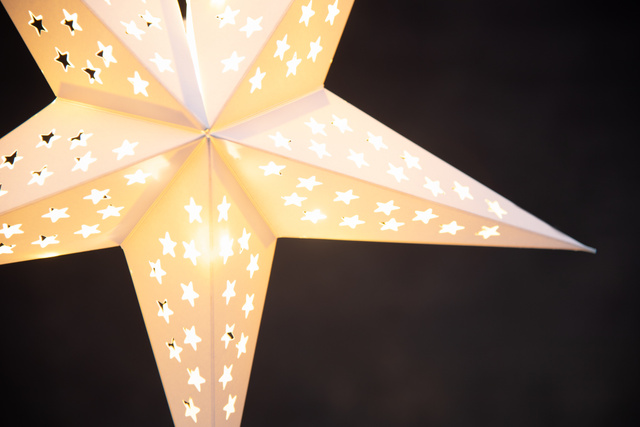 Stea de hârtie LED 43 cm, pe baterii, albă