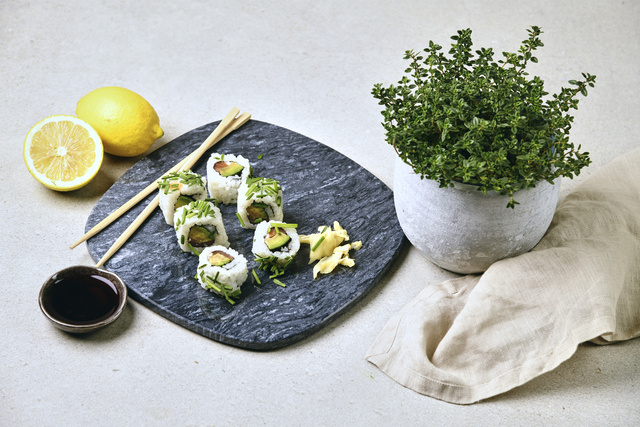 Farfurie de servire din marmura slefuita, 30 x 25 cm