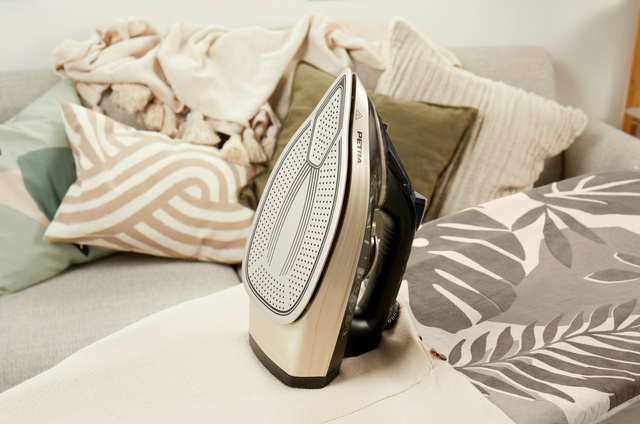 Fier de călcat cu aburi 3100 W PETRA, 200 g/min, 300 ml