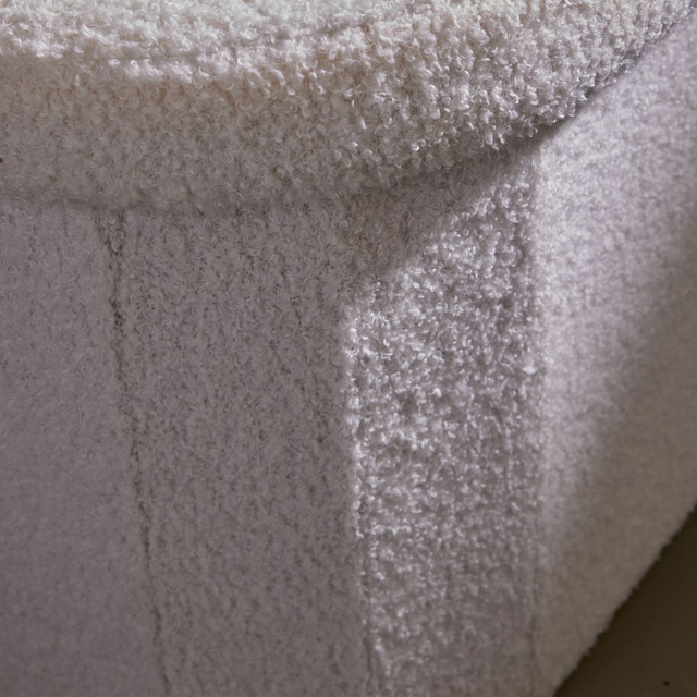 Puf alb MATISSE bouclé, 72 x 39 x 39 cm