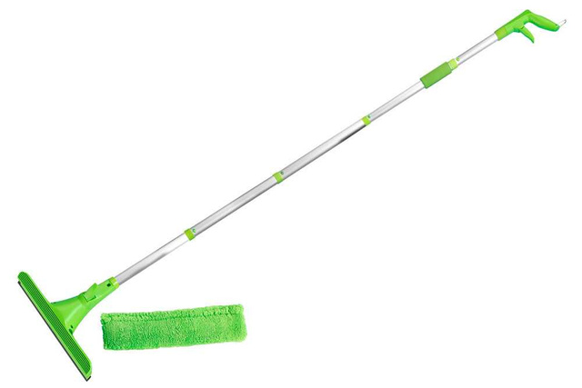 Spălător de geamuri și feronerie cu pulverizator