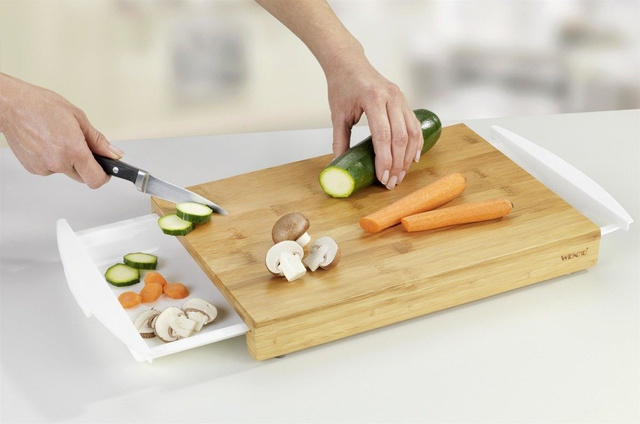 Tocator BINA cu 2 tăvi retractabile, accesoriu de bucătărie din bambus - 40,5 x 20 cm, WENKO