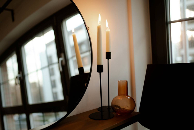 Sfeșnic metalic, 25 cm