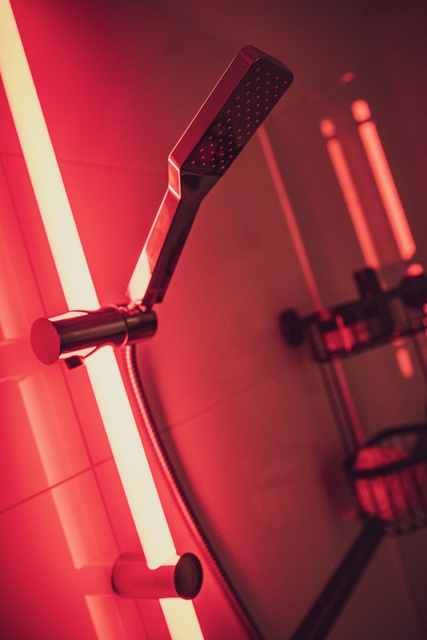 Șină de duș cu LED, 94 cm., RGB, WENKO