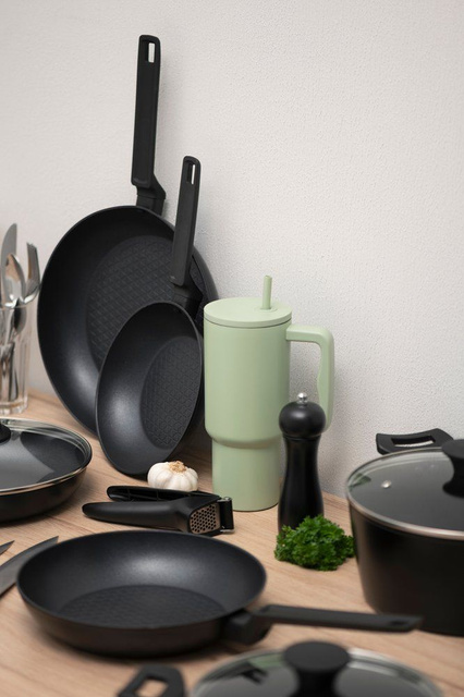 Tigaie 20 cm cu strat antiaderent