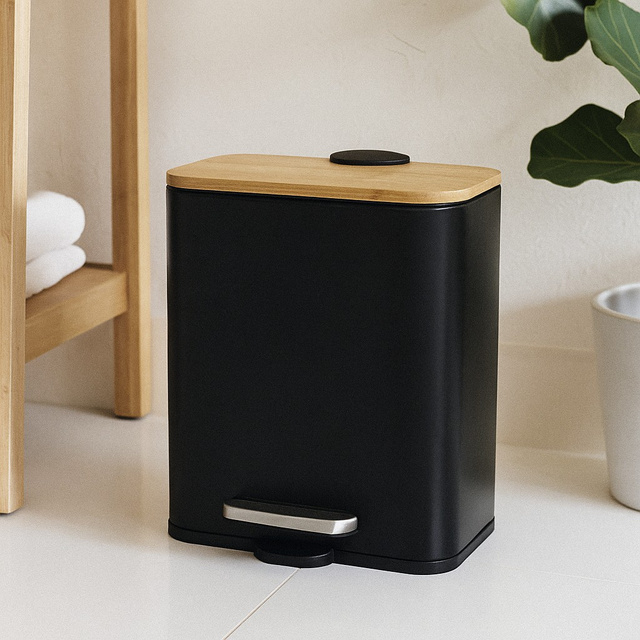 Coș îngust de baie ZETRU, 5 l, cu capac din bambus