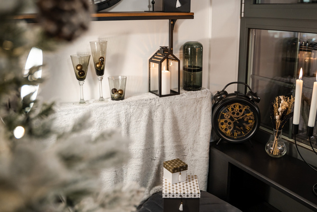 Ceas cu mecanism vizibil, silentios