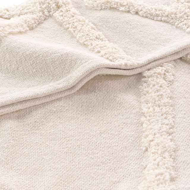 Cuvertura de pat cu model matlasat si ciucuri ATHENA, 125 x 150 cm