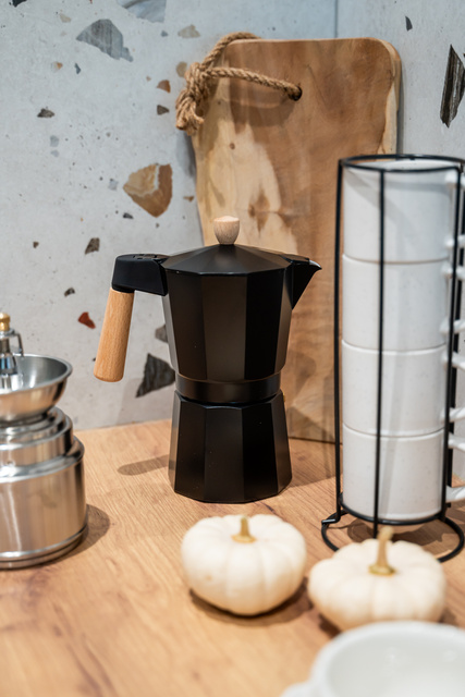 Cafetiera din aluminiu cu maner din lemn, 9 cesti