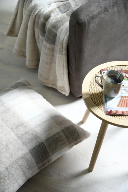 Perna din pluș SCOTLAND cu carouri, 60 × 60 cm