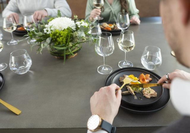 Set tacâmuri din aur, pentru 4 persoane