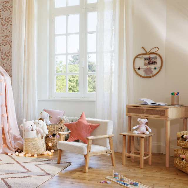 Fotoliu pentru copii cu tapițerie moale și cadru din lemn de pin, înălțimea sezutului 28 cm