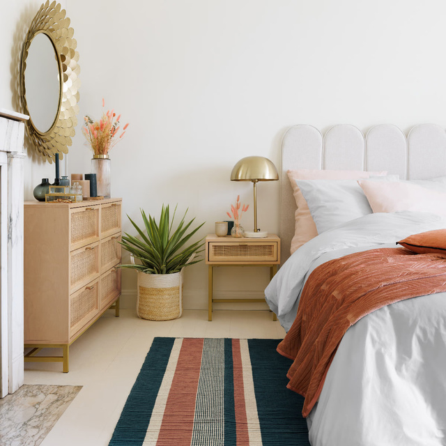 Noptieră RAYO cu 1 sertar și împletitură vieneză