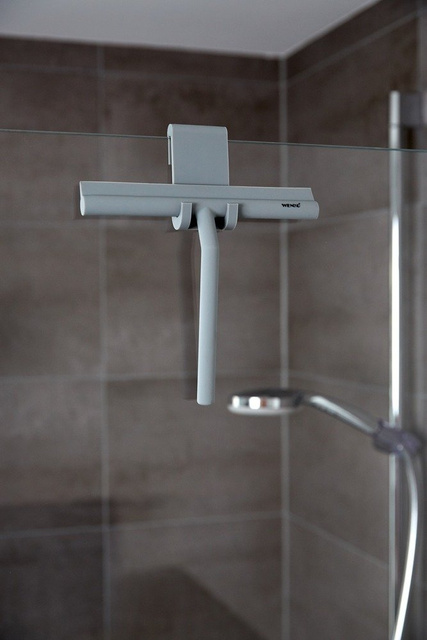 Racleta pentru apă MOLA pentru geamuri și cabine, WENKO, gri