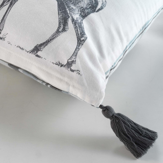 Perna decorativa pentru camera copilului, cu ciucuri 30 x 50 cm