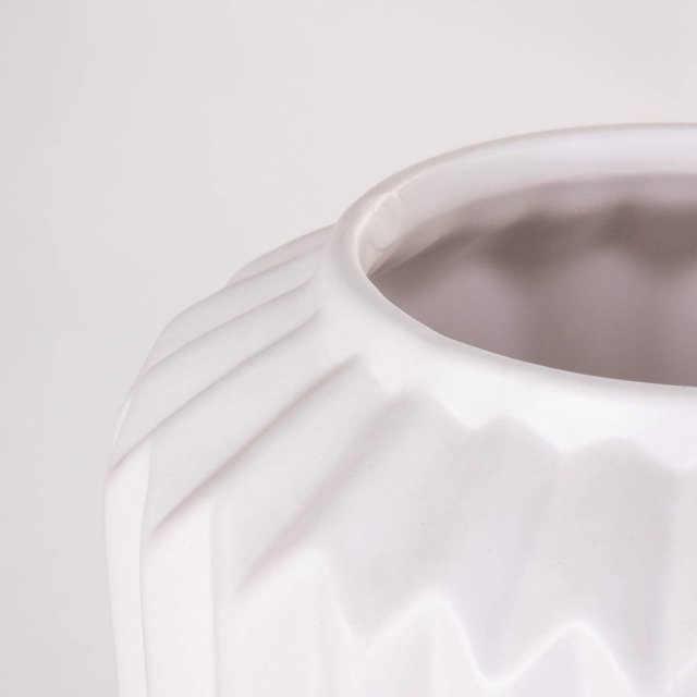 Vaza ceramica cu nervuri, 17 cm
