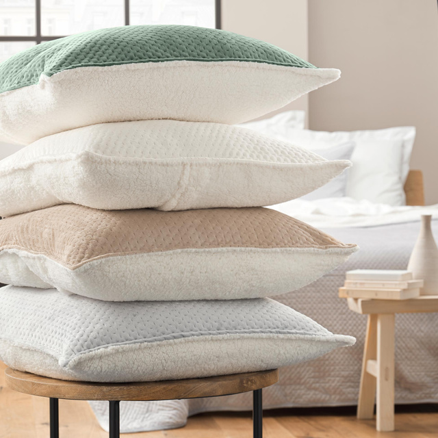 Set de lenjerie de pat din catifea MYLENE, cuvertură + 2 fețe de pernă