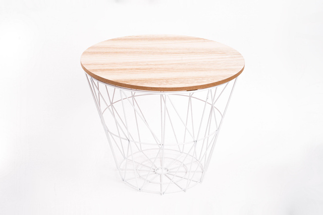 Masuta de cafea in stil modern, blat din lemn cu abajur din sarma, masa universala si moderna