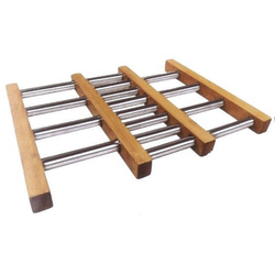 Suport pentru oala fierbinte, cu elemente din bambus