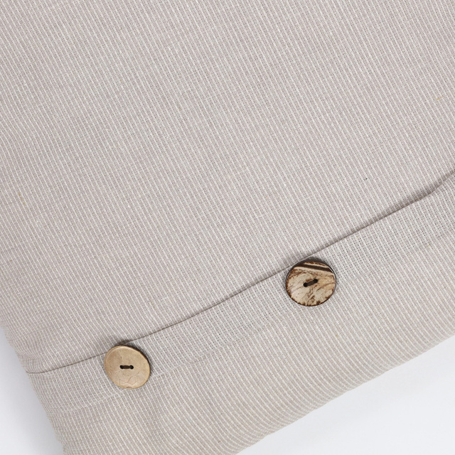 Perna decorativa cu nasturi mari, 45 x 45 cm