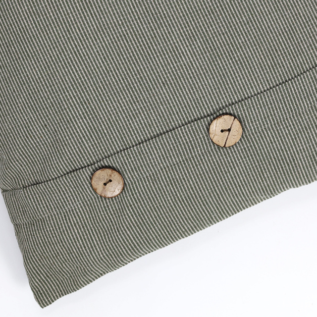 Perna decorativa cu nasturi mari, 45 x 45 cm