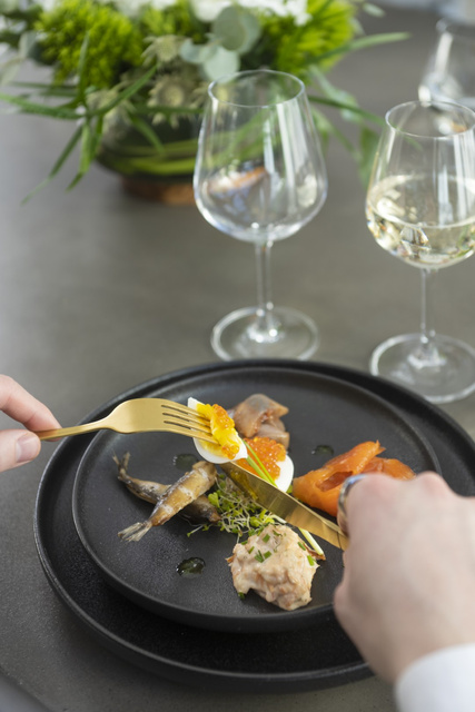 Set tacâmuri din aur, pentru 4 persoane