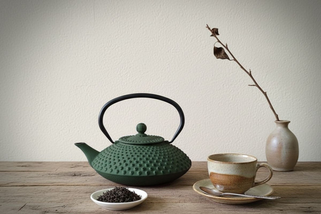 Ceainic din fontă cu infuzor MIKA, 1250 ml, verde închis