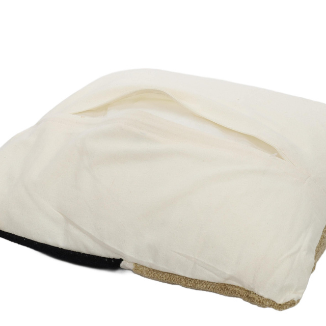 Perna decorativa cu model geometric, 45 x 45 cm