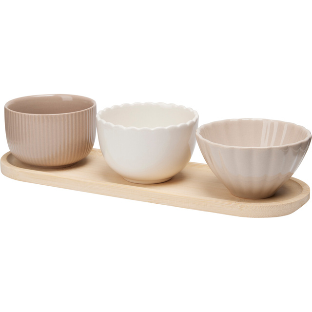 Boluri pentru gustări NOBI, 3 recipiente și un platou lung.